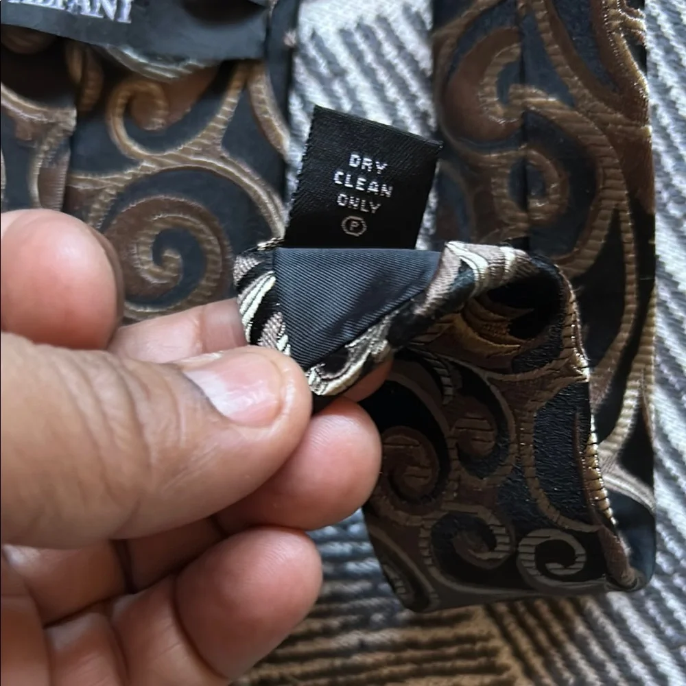 ALFANI Elegant Black and Silver Patterned Tie